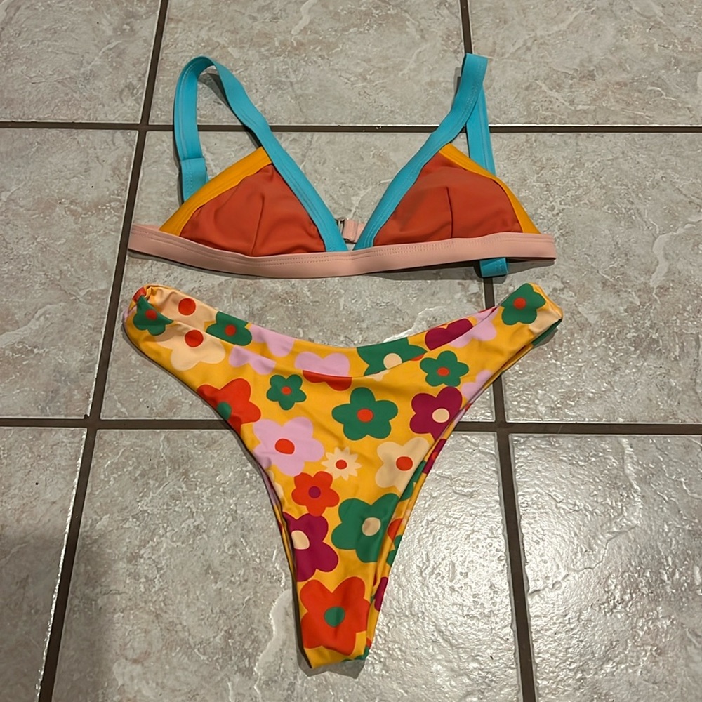 Shein Color Block Triangle Top and Floral Bikini Bottom Set New